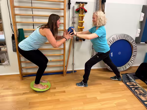 Gleichgewichtstraining von Physiotherapeutin Doris Schilling entdecken